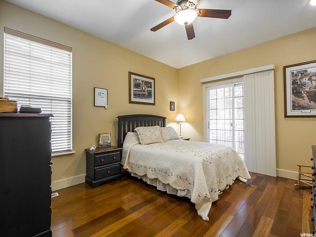 9047 Enchanted Oak Ln