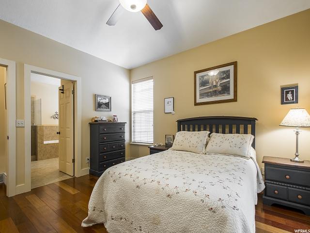 9047 Enchanted Oak Ln