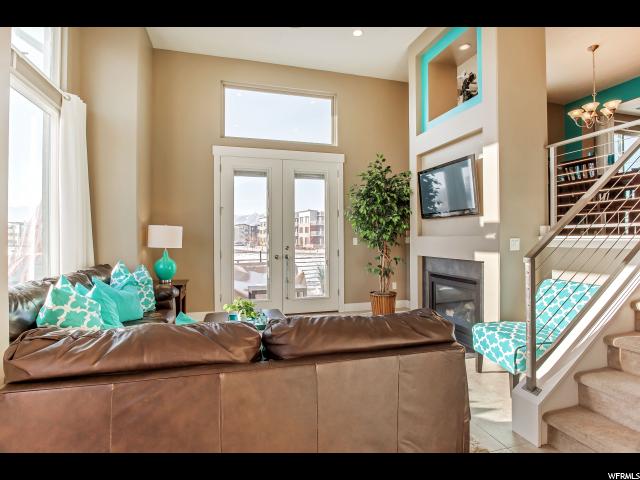 APT 383
