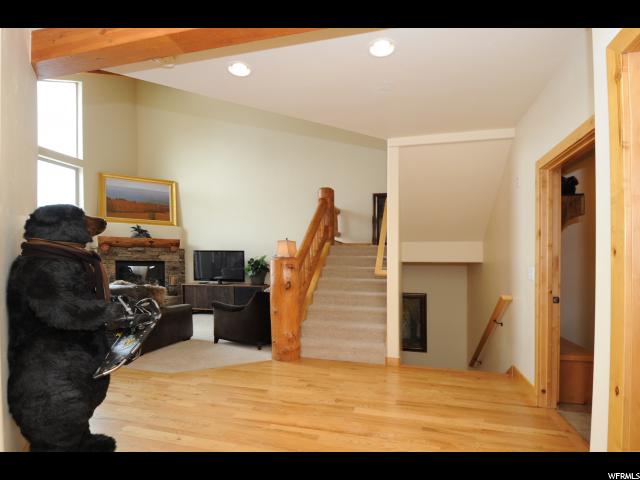 4043 W Saddleback Rd