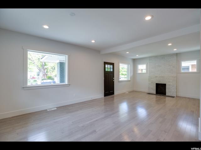 260 E Edith Ave