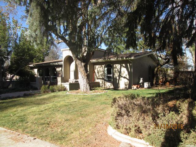 1610 E Kingsrow Dr