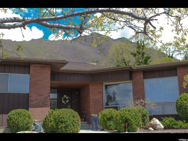 2015 E Cresthill Dr