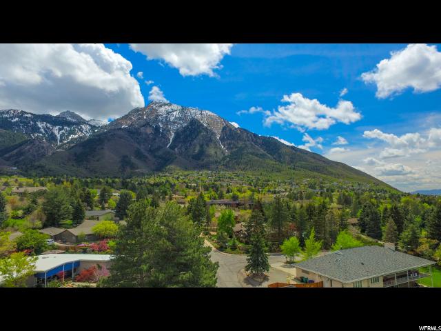 2015 E Cresthill Dr