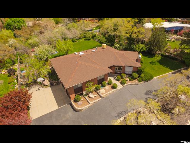 2015 E Cresthill Dr
