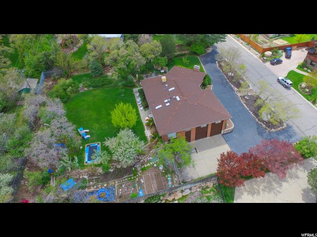 2015 E Cresthill Dr
