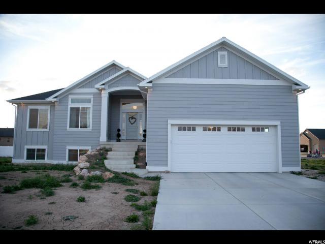 2558 W 2625 N