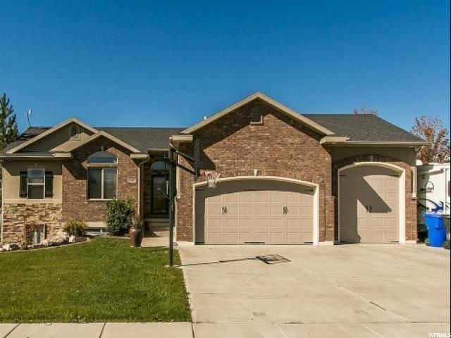 2558 W 2625 N