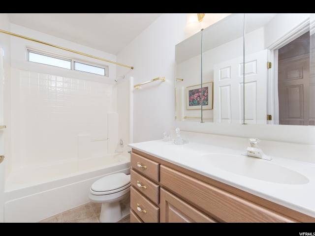 1050 N Red Hills Pkwy W