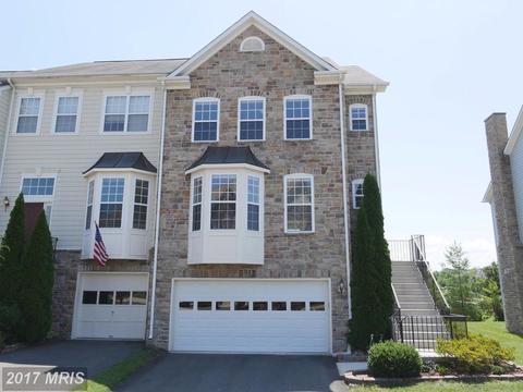 823 Bluefield Sq NE