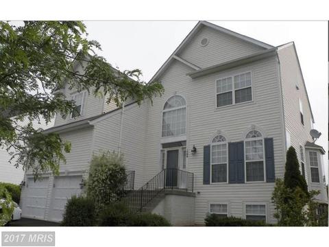 823 Bluefield Sq NE