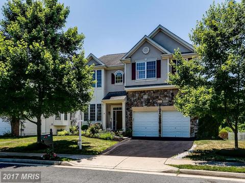 823 Bluefield Sq NE