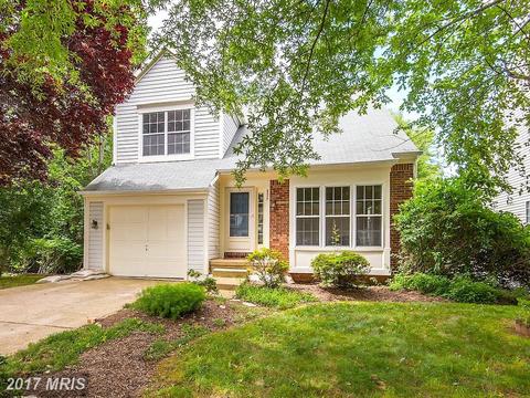 823 Bluefield Sq NE