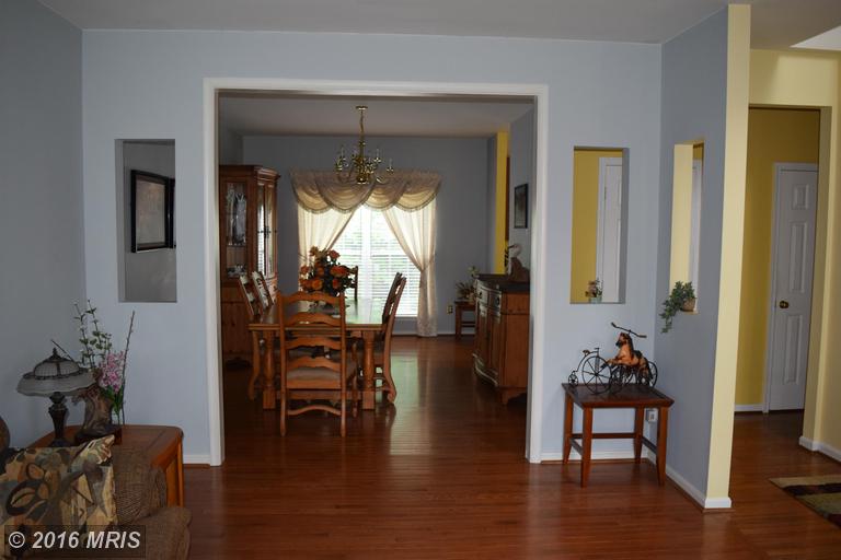 For Sale: 4867 Crestleigh Ct Dumfries, VA 22025