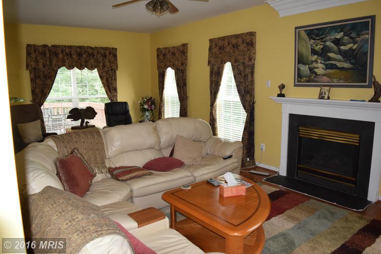 For Sale: 4867 Crestleigh Ct Dumfries, VA 22025