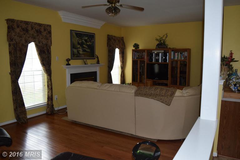 For Sale: 4867 Crestleigh Ct Dumfries, VA 22025