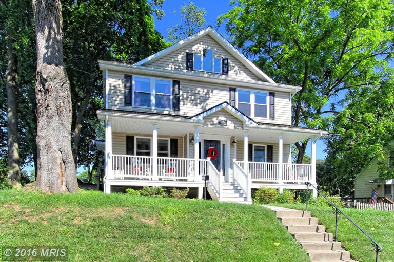 For Sale: 4036 Poplar St Fairfax, VA 22030
