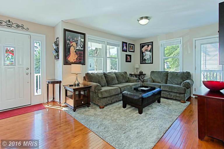 For Sale: 4036 Poplar St Fairfax, VA 22030