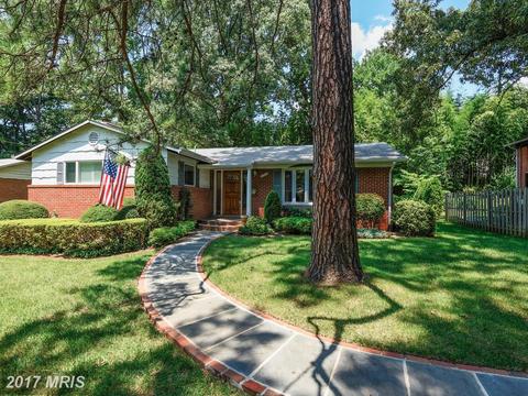 7032 Woodley Ln