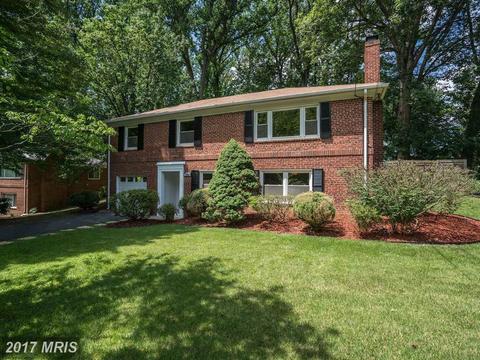 7032 Woodley Ln