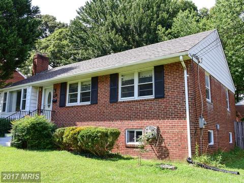 7032 Woodley Ln