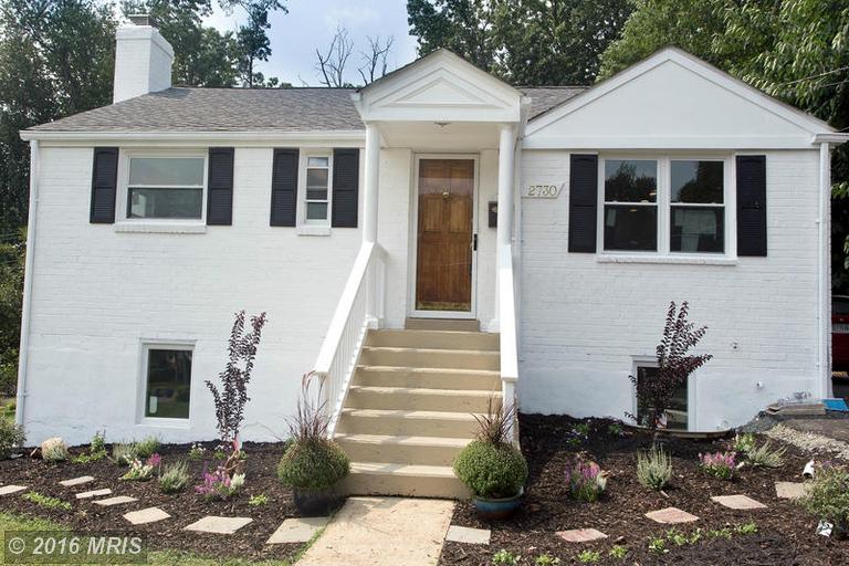 2730 Woodley Pl, Falls Church VA 22046