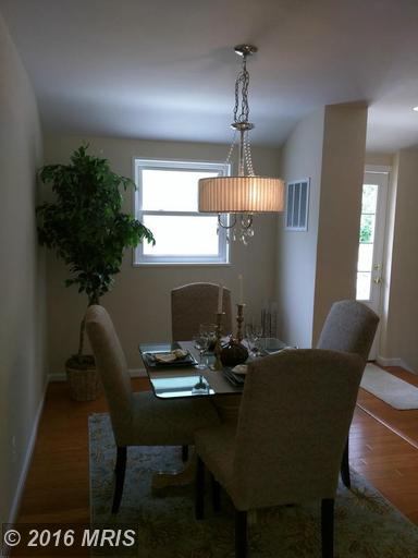 2730 Woodley Pl, Falls Church VA 22046