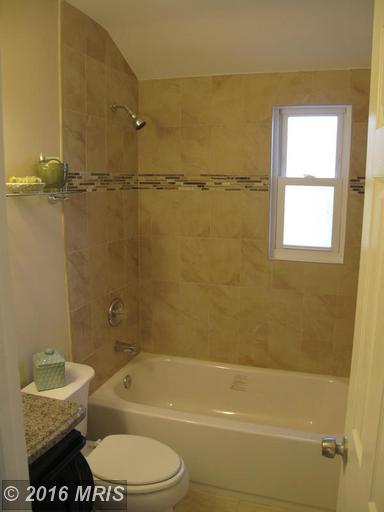 2730 Woodley Pl, Falls Church VA 22046
