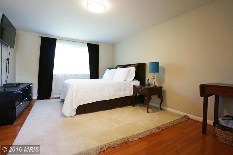For Sale: 10605 Runaway Ln Great Falls, VA 22066