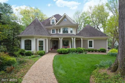 405 Nelson Dr NE
