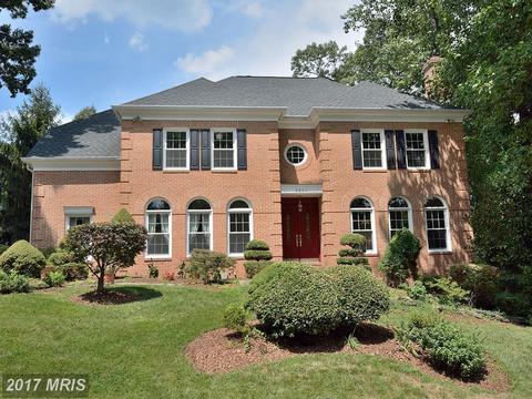 563 Malcolm Rd NW