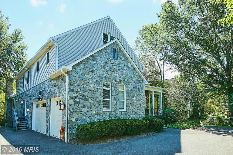 2113 Woodford Rd