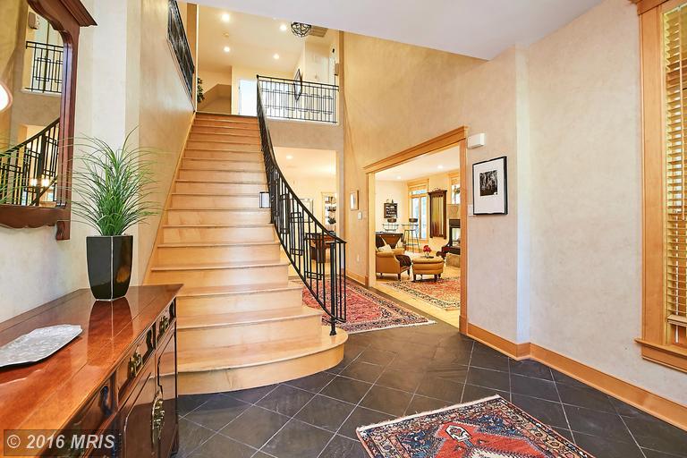 2113 Woodford Rd