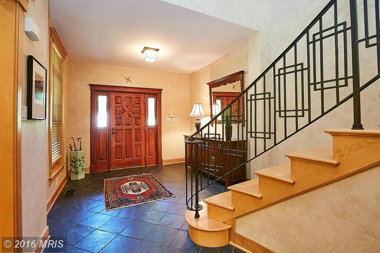 2113 Woodford Rd