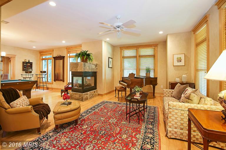 2113 Woodford Rd
