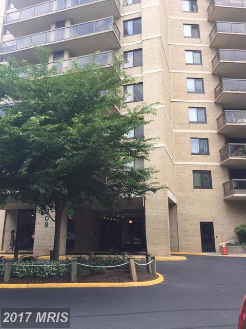 205 Yoakum Pkwy #717