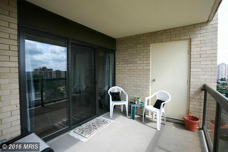 203 Yoakum Pkwy #807