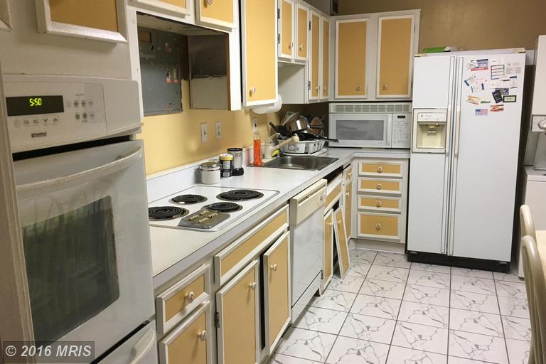 203 Yoakum Pkwy #807