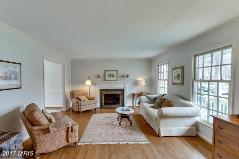 3225 Woodland Ln
