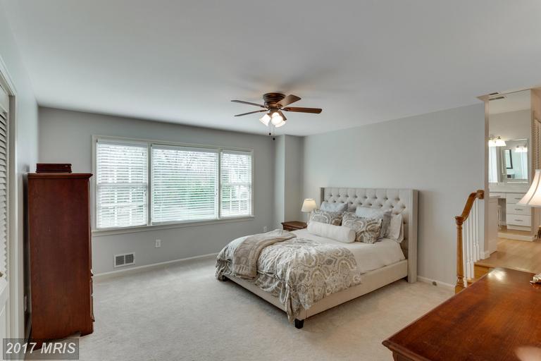 3225 Woodland Ln