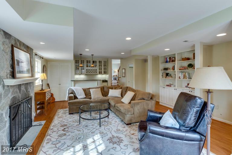 3225 Woodland Ln