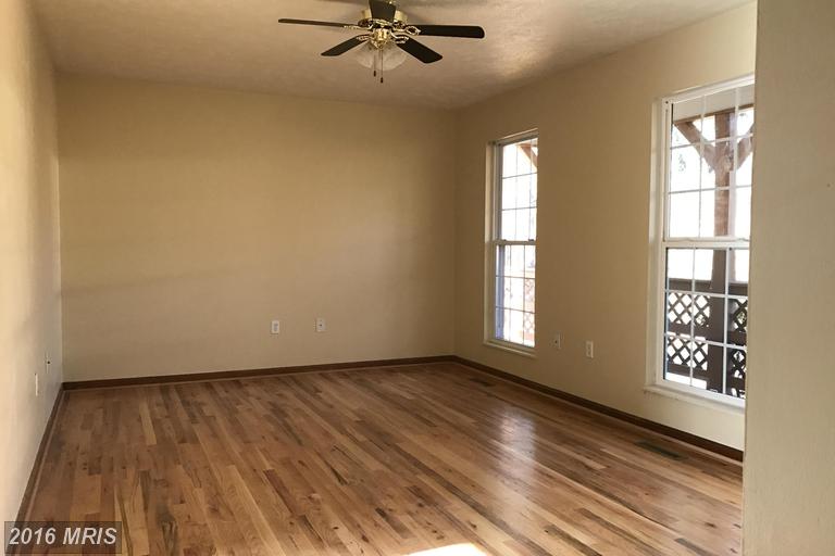 183 Crest Ln