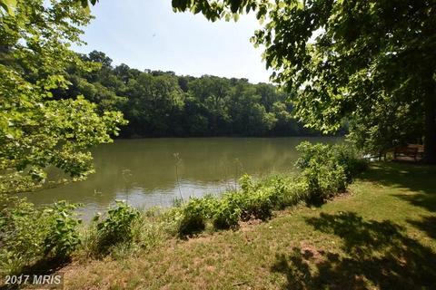 381 Lee Burke Rd