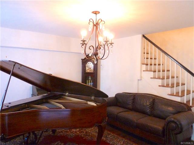 2019 Rosewood Ave