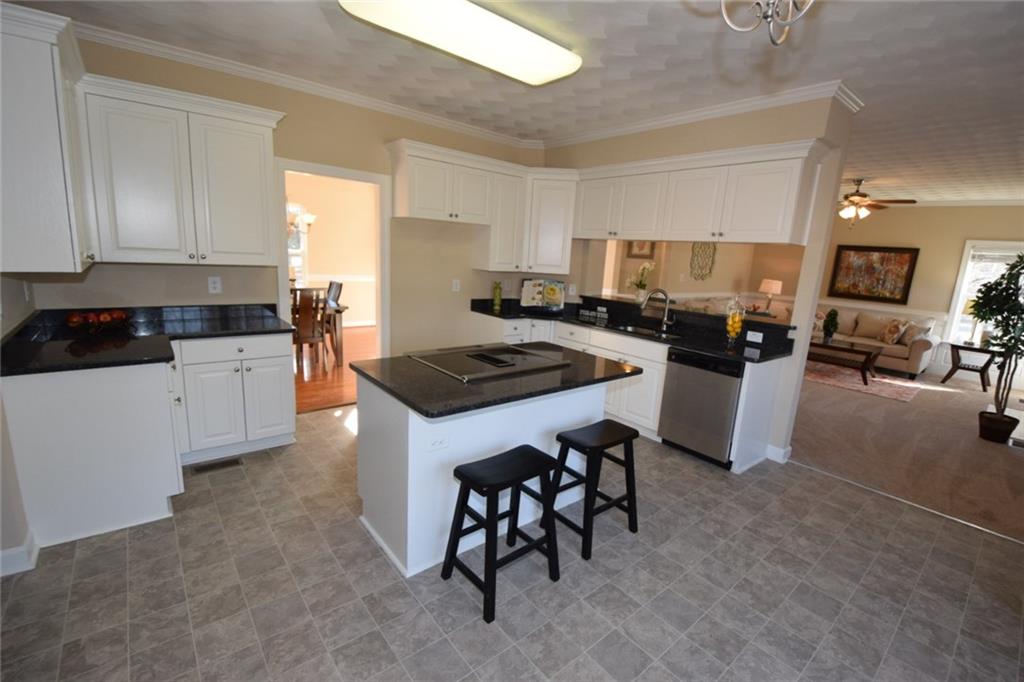 302 Lakeview Ln