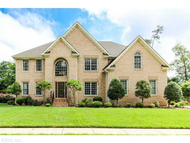 For Sale: 405 Woodcliff Arch Chesapeake, VA 23320