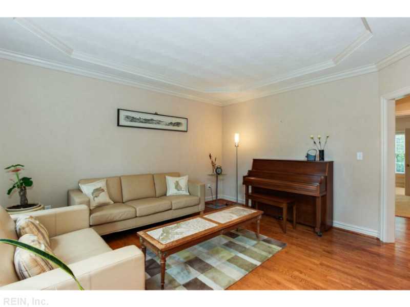 For Sale: 405 Woodcliff Arch Chesapeake, VA 23320