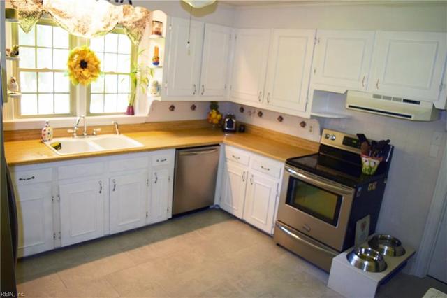 3114 Honeysuckle Dr