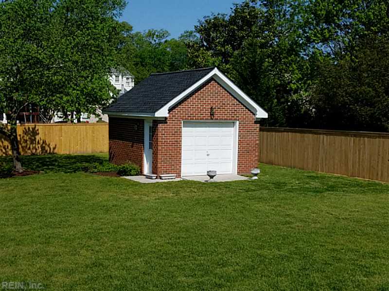 208 Golden Maple Dr