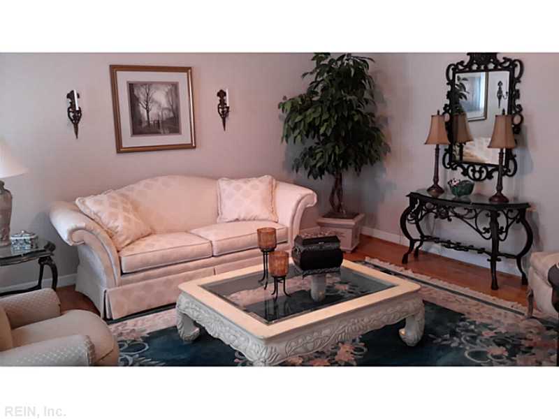 208 Golden Maple Dr
